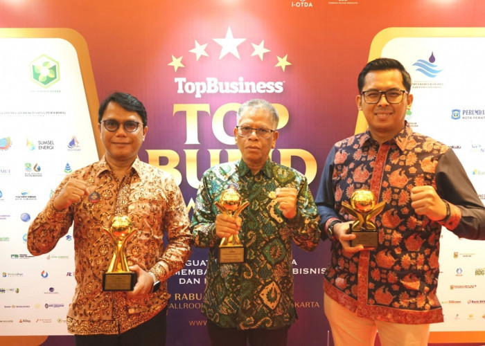 Tirta Mayang Raih Penghargaan TOP BUMD Awards Bintang 5 Tahun 2024