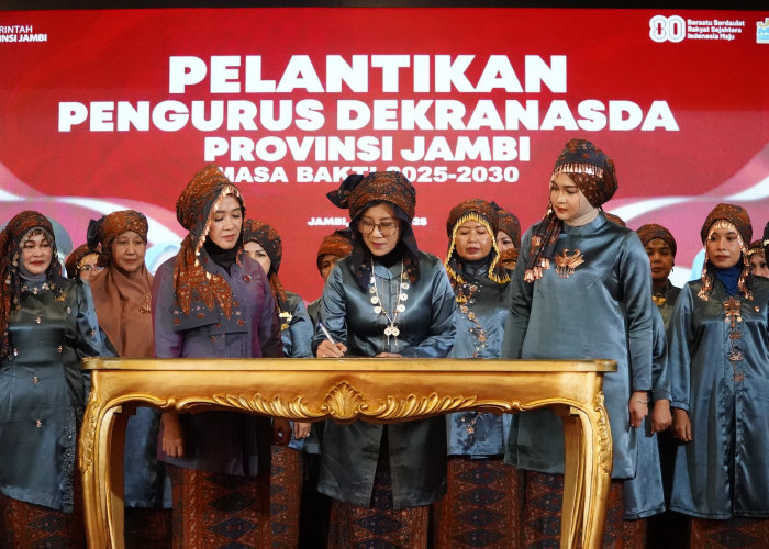 Hesnidar Haris Lantik Pengurus Dekranasda Dan Pokja Bunda Paud Provinsi Jambi 2025–2030