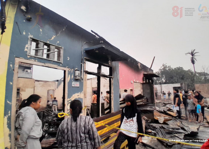 Kobaran Api Hanguskan 19 Rumah di Cempaka Putih Jambi