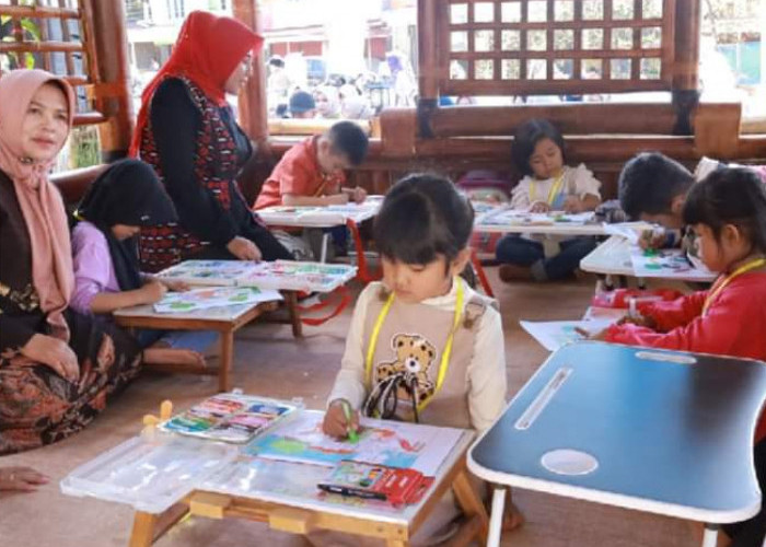 Lomba Mewarnai Tingkat Kota Sungai Penuh di Saung Tepi Sawah dan Resto 