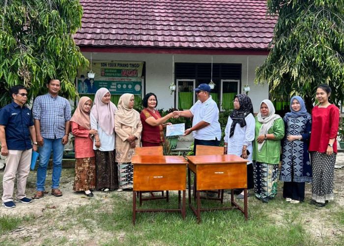 Dukung Asta Cita, PTPN IV Regional 4 Bantu 30 Set Meja Kursi Sekolah