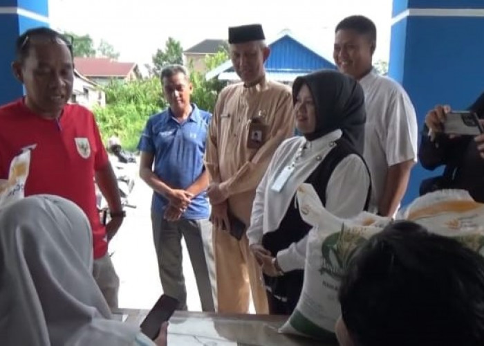 BULOG ALOKASI SATU KK 2 BULAN MENERIMA PBP BERAS 20 KG 