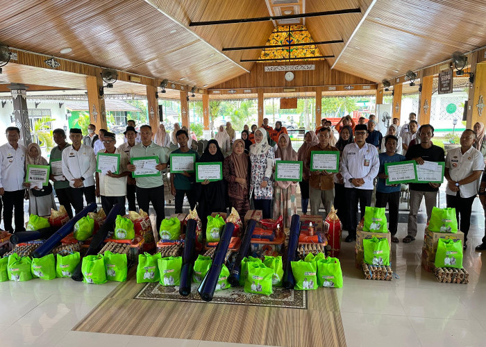 KETUA TP PKK BATANG HARI SERAHKAN BANTUAN KEPADA KORBAN BENCANA ALAM DAN NON ALAM
