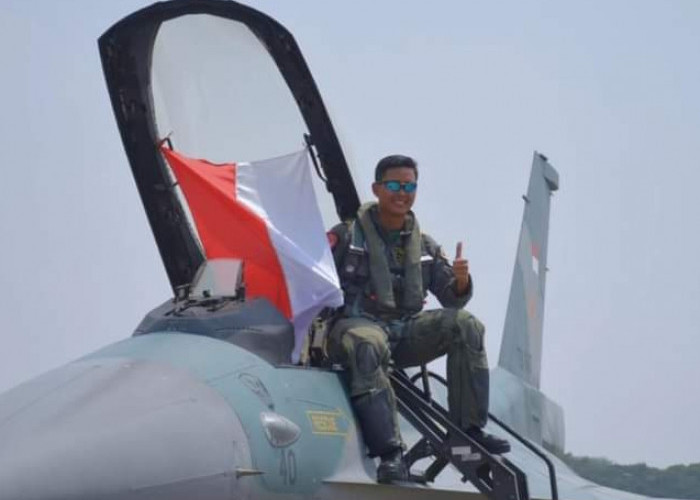 Kapten Kowalski Sukses Raih 1000 Jam Terbang F-16