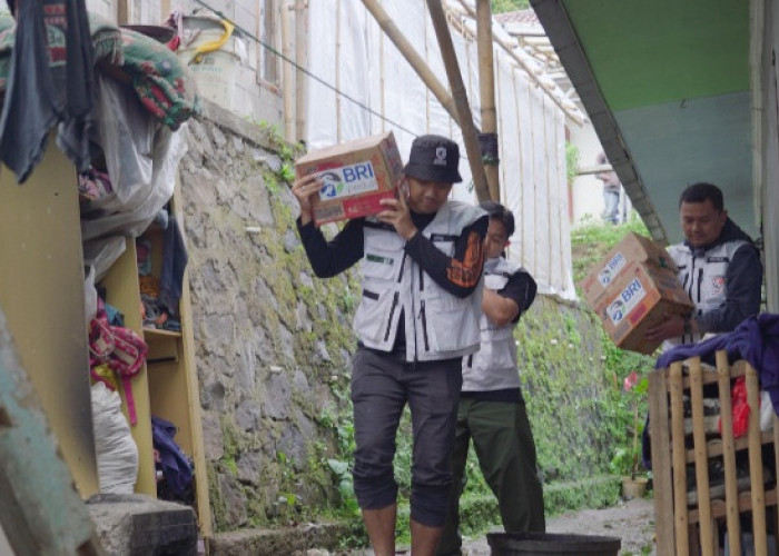 Tanggap Bencana Longsor Cisarua Kabupaten Bandung, BRI Peduli Salurkan Bantuan Bagi Warga Terdampak