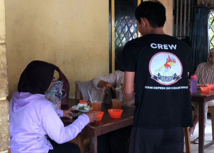 Ayam Geprek dan Ceker RMD Hadir Sejak 2018, Tawarkan Menu Pedas dengan Tiga Varian Sambal Andalan