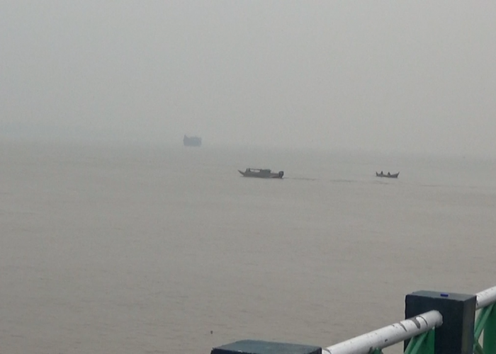 Kabut Asap Menyelimuti Perairan Tanjab Barat, Aktivitas Speedboat Tetap Berjalan
