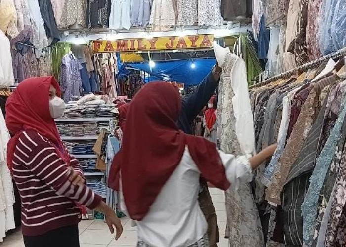  Awal Ramadan, Toko Pakaian di Kota Jambi Mulai Dipadati Pembeli
