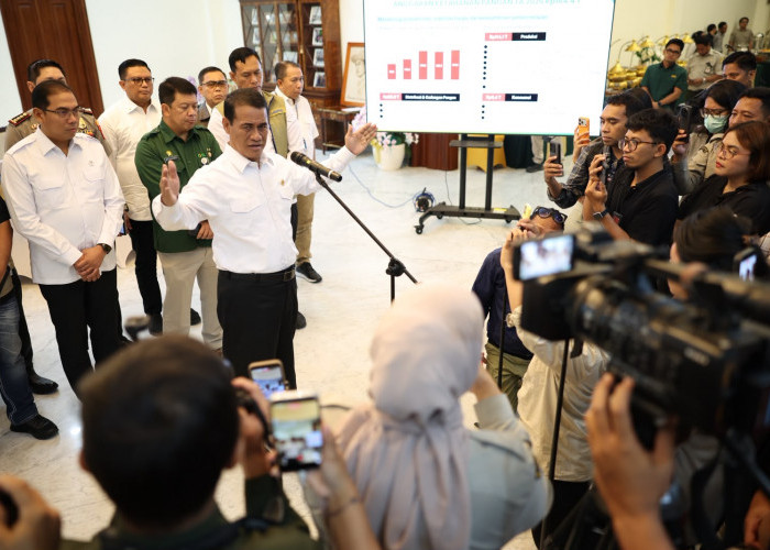 Buntut Kasus Oplos Beras SPHP, Mentan Copot 8 Pejabat Bulog dan Bapanas 