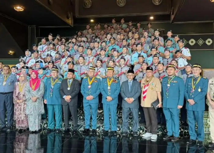 Ketua DPRD Kota Jambi Kemas Faried Raih Penghargaan Kehormatan Bintang Semangat Rimba Emas di Malaysia