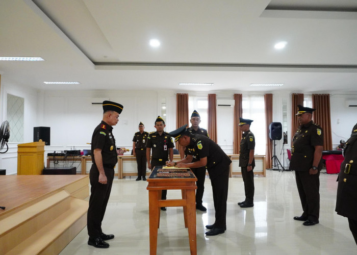 Tiga Jabatan Kasi Kejari Tanjab Barat Resmi Berganti