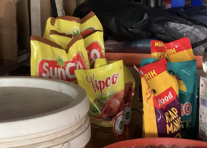 Harga Minyak Goreng Masih Tinggi, Pedagang Pasar Angso Duo Keluhkan Daya Beli
