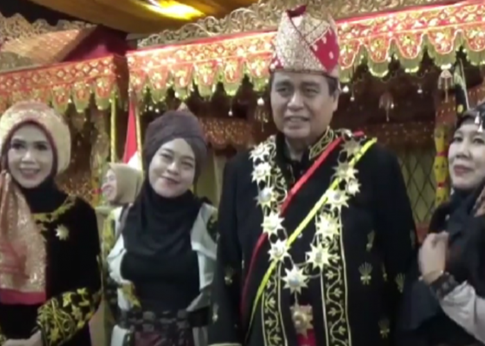 Hari Adat Melayu Jambi 2024, Gubernur Al Haris Dampingi Ketua LAM Kukuhkan Danrem dan 6 Tokoh Jambi