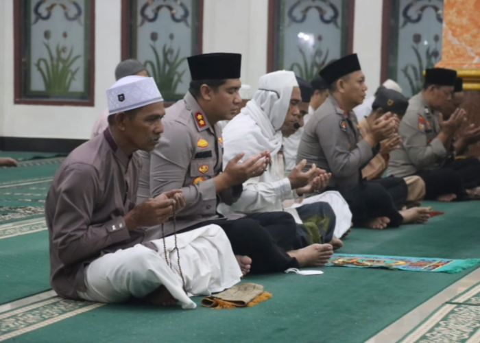 Kapolres Tanjab Barat Gelar Subuh Keliling Bersama Masyarakat