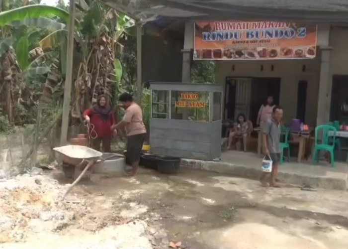 Kekeringan Panjang, Warga Tanjung Pauh Muaro Jambi Andalkan Sumur Sekolah hingga Buat Sumur Baru