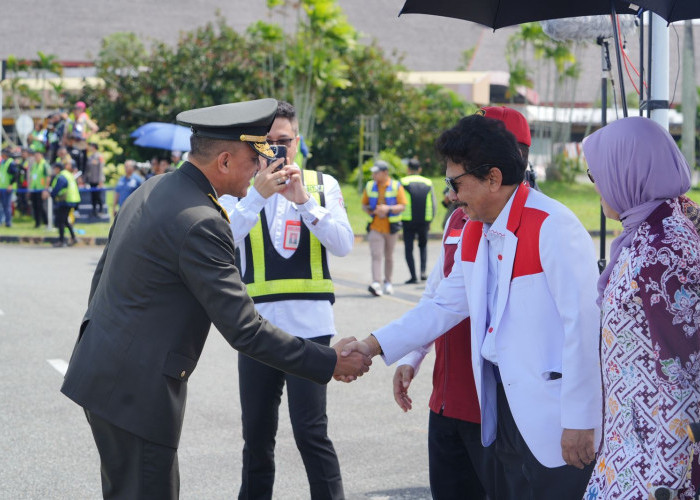 Kepala BPIP Sambut Iringan Duplikat Bendera Pusaka dan Teks Proklamasi di Kaltim