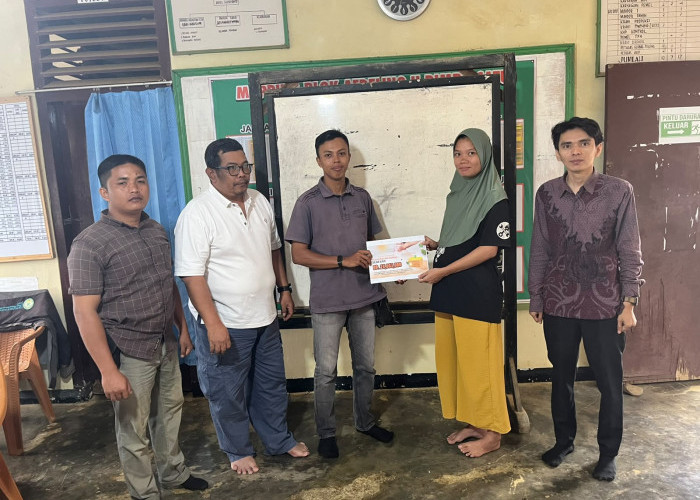 Wujud  Kepedulian Sesama, PTPN IV Regional IV Salurkan Bantuan untuk Pengobatan Putri Karyawan Pemanen