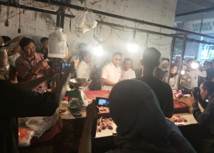 Kunker di Jambi, Mendag Zulkifli Hasan Berdialog Bersama Pedagang di Pasar Talang Banjar