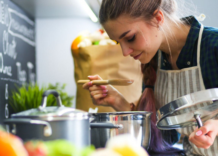 Awas Puasa Bisa Batal, Ini Cara Cicipi Masakan yang Benar