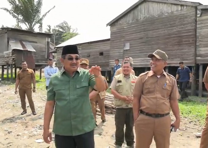 Bupati Anwar Sadat Salurkan Bantuan bagi Korban Puting Beliung di Pematang Buluh