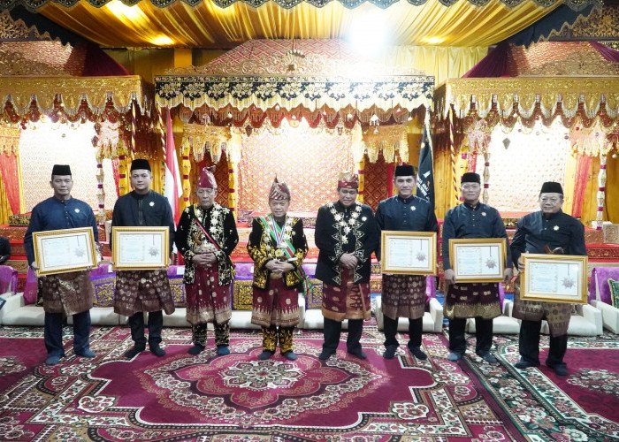Al Haris-Abdullah Sani Dikukuhkan Sebagai Pembina Dan Pemangku Adat LAM Jambi 