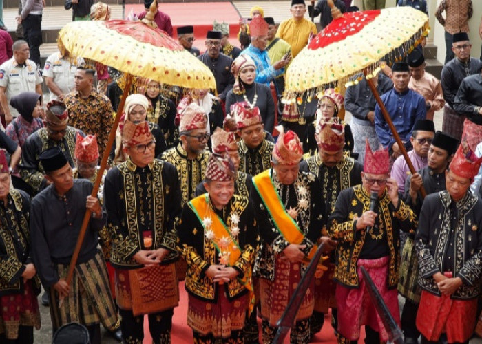 Gubernur Al Haris: Pemberian Gelar Adat Wujud Penghargaan dan Doa