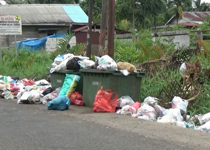 DLH Anjurkan Warga Buang Sampah Pukul 17.00 dan 06.00 WIB 