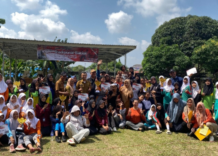 Lomba Bakiak di Museum Siginjai Jambi Meriah, Pelajar Unjuk Kekompakan