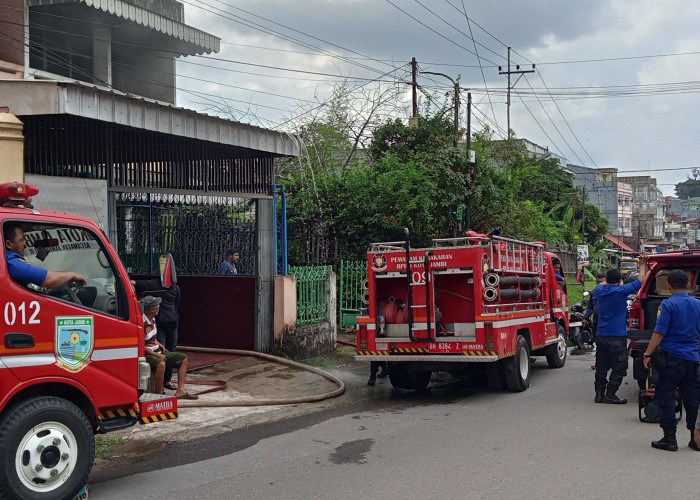 Breaking News, 2 Unit Ruko di Kelurahan Rajawali, Jambi Timur Terbakar 