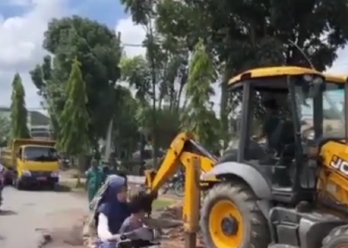 Jalan Lintas Provinsi  Jambi Sedang Diperbaiki Jelang Idul Fitri 2024