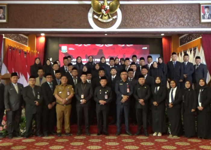 Gubernur Al Haris Lantik 31 Kepala Sekolah dan 12 Pejabat Fungsional  