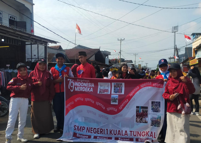 SMP 1 Kuala Tungkal Meriahkan Pawai Budaya dan Pembangunan 2024