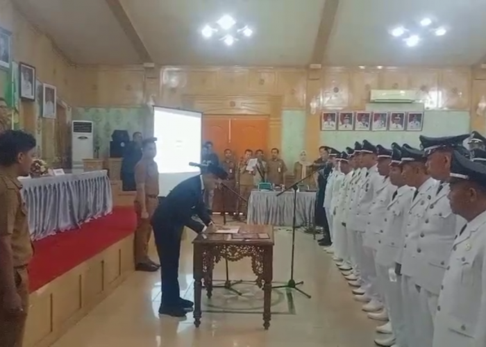 Wakil Bupati Gerry Trisatwika Lantik 35 Pj Kepala Desa