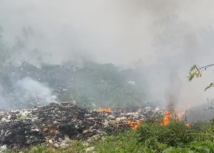 Eks Tumpukan Sampah di TPA Langling Merangin Terbakar