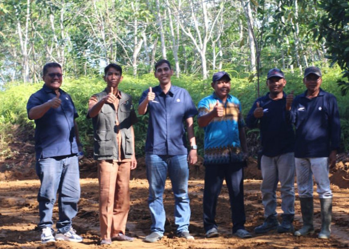 PTPN IV Regional 4 Kirim Greader Perbaikin Jalan Desa