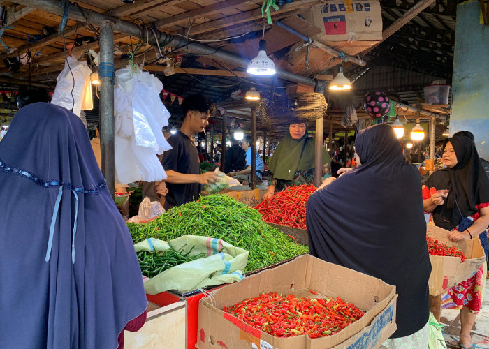 Harga Cabai di Pasar Angso Duo Merangkak Naik, Pasokan Layak Jual Berkurang