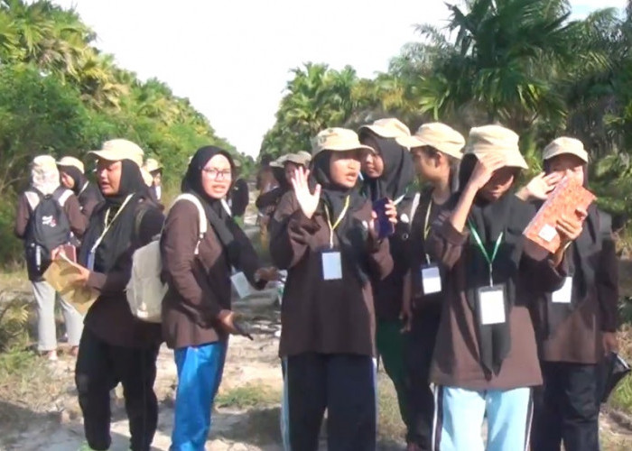 Dinas Kehutanan Provinsi Jambi Gelar Cipta Puisi dan Video Vlog di Desa Jati Mulyo