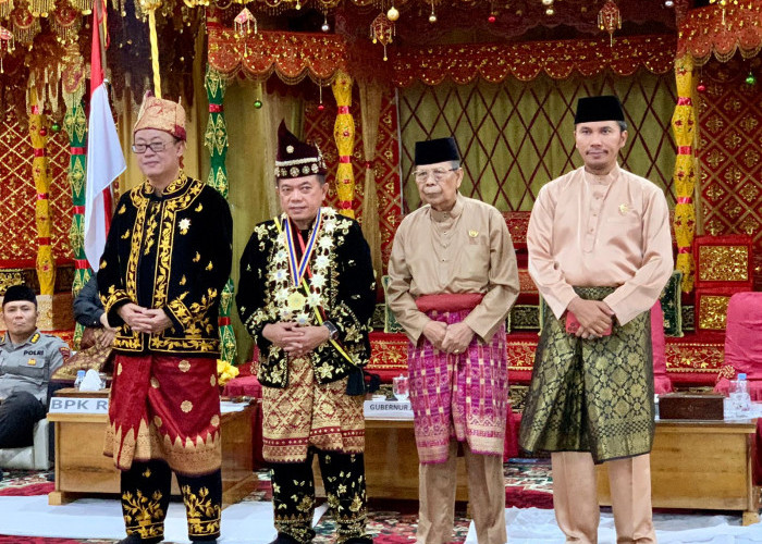 Ketua DPRD Jambi Edi Purwanto Hadir di Penganugerahan Adat Melayu Jambi Kepada Ahmadi Noor Supit