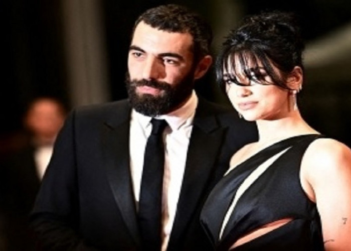 WOW!! Tampil Romantis Dua Lipa dan Romain Gavras Hadiri Festival Film Cannes