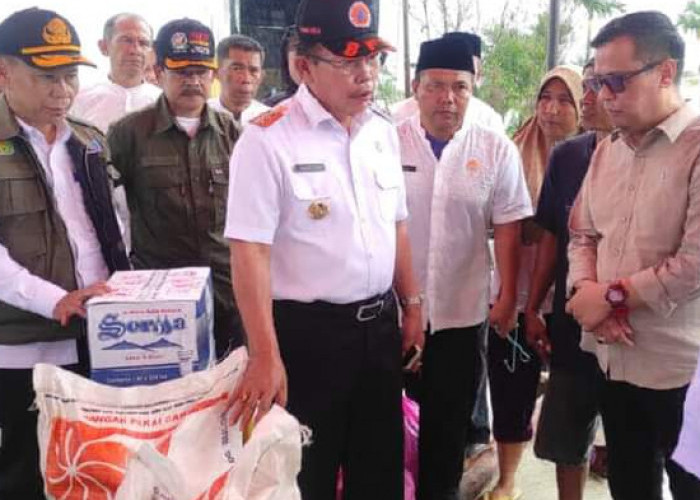 Walikota Sungai Penuh Pantau Pendistribusian Bantuan Bagi Warga Korban Banjir