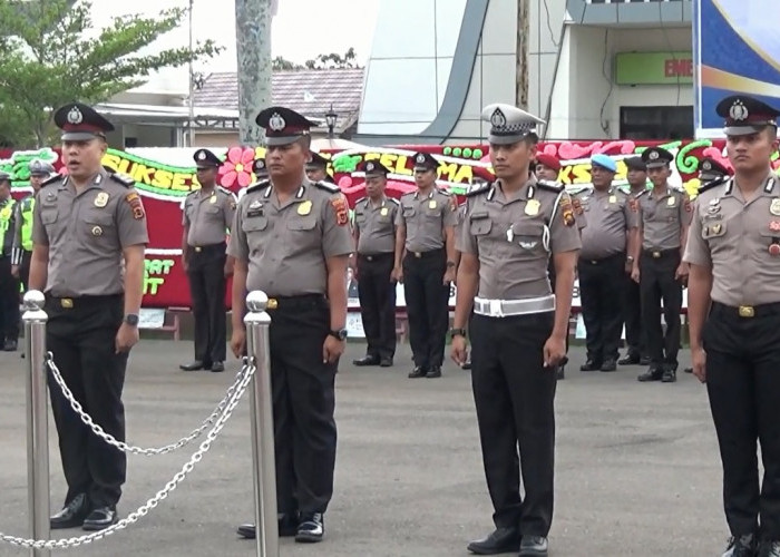 52 Personel Polres Tanjab Barat Naik Pangkat, Kapolres Tekankan Profesionalisme  