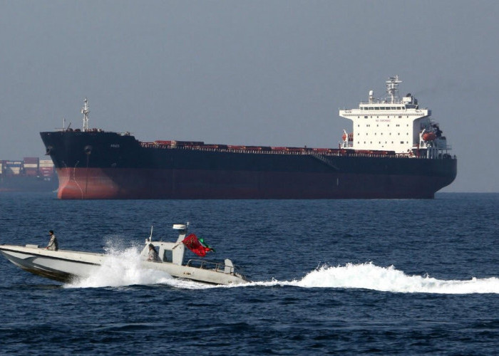 Sejarah Panjang Perebutan Minyak Iran oleh Kekuatan Dunia