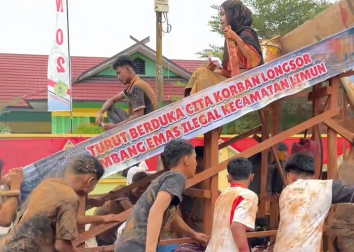 Kritik Bahaya PETI, Teatrikal Siswa SMAN 1 Sarolangun di Karnaval Kemerdekaan Curi Perhatian