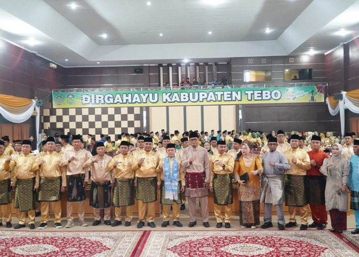 Gubernur Al Haris Hadiri Rapat Paripurna HUT ke-26 Kabupaten Tebo