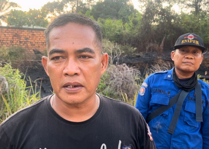 Lahan Dekat Pemukiman Warga Kecamatan Tebo Tengah Terbakar