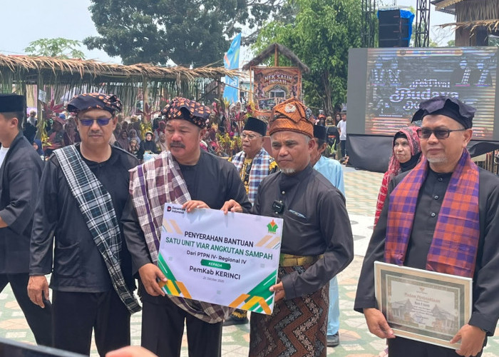 Dukung Budaya Bersih, PTPN IV Regional IV Salurkan Mobil Pengangkut Sampah untuk Kabupaten Kerinci