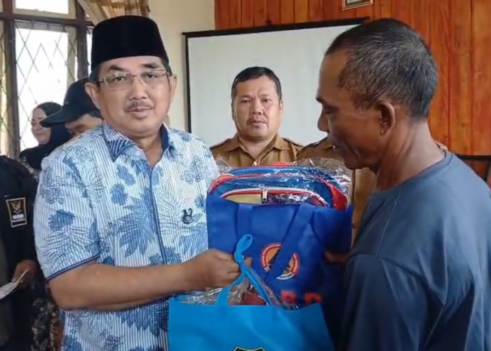 Bupati Anwar Sadat Salurkan Bantuan untuk Korban Musibah dan Warga Kurang Mampu