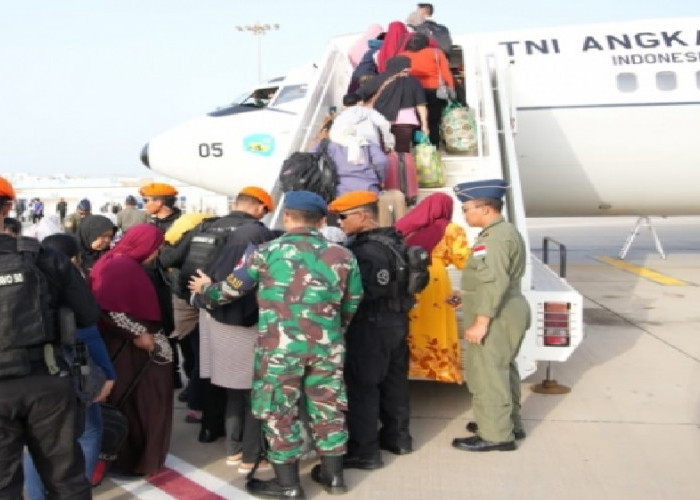 Evakuasi ke Jeddah Arab Saudi, 110 WNI di Sudan Diterbangkan Pakai Pesawat Boeing 737 A-7305 TNI AU