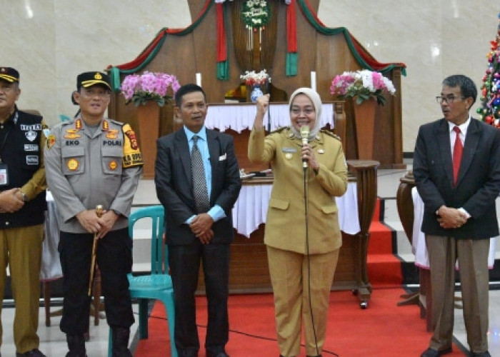 Tinjau Pos Terpadu dan Gereja-Gereja di Kota Jambi 