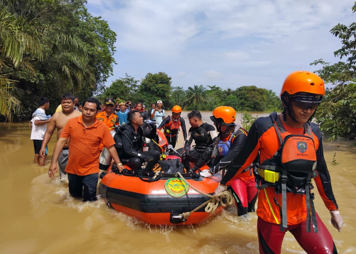 Penyelam Basarnas Temukan Siswanto Korban Tenggelam di Sungai Batanghari dalam Keadaan Meninggal Dunia 